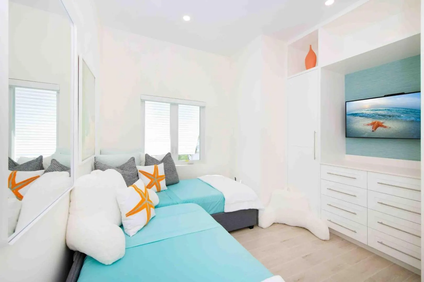 Caribe Sun - Modern Villa With Pool! Walk To The Rum Point Club & Kaibo Driftwood Village Cayman Islands