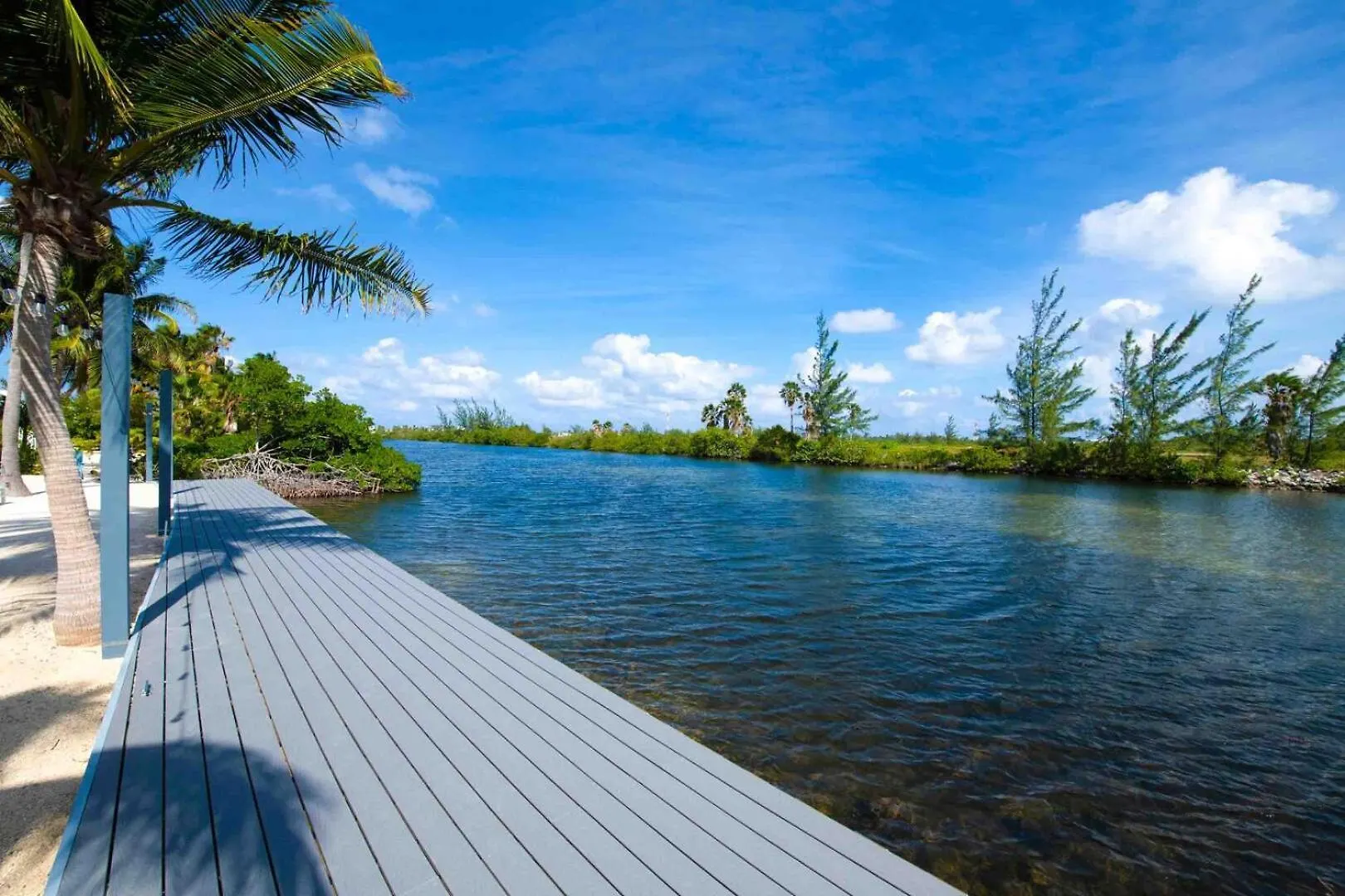 Caribe Sun - Modern Villa With Pool! Walk To The Rum Point Club & Kaibo Driftwood Village